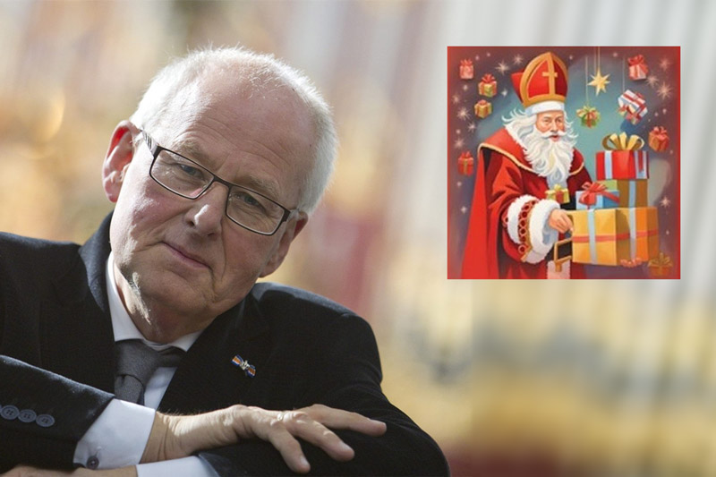 Jos van der Kooy speelt Sinterklaasliedjes (foto: Roger Cremers)